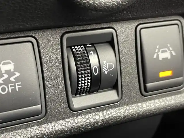 日産 ノート X エマージェンシーブレーキ 群馬県 2014(平26)年 1.8万km ブリリアントシルバー 衝突被害軽減ブレーキ　純正７インチナビ　スマートキー　プッシュスタート　横滑り防止装置　盗難防止装置　純正フロアマット　パワーステアリング　パワーウィンドウ　ＡＢＳ　アイドリングストップ　禁煙車