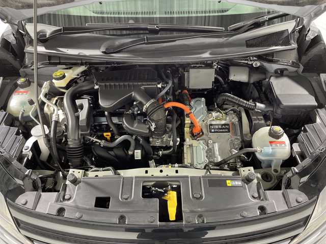 日産 ノート X 神奈川県 2025(令7)年 0.4万km グレー エマージェンシーブレーキ/全方位運転支援システム/純正9型ナビ【MM223D-L】/・BT/フルセグTV/CD/DVD/HDMI/SD/バックカメラ/電動パーキングブレーキ/オートブレーキホールド/D-MODE/EVMODE/インテリジェントキー/スペアキー/プッシュスタートボタン/ドライブレコーダー/ビルトインETC/LEDヘッドライト/純正フロアマット