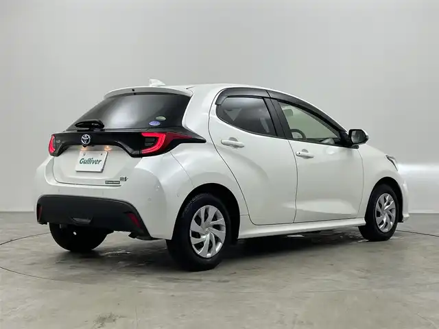 トヨタ ヤリス ハイブリッド G 埼玉県 2020(令2)年 6.1万km ホワイトパールクリスタルシャイン 純正８インチディスプレイオーディオ　パノラミックビューモニター　ＢＳＭ　ビルトインＥＴＣ２．０　前後ドライブレコーダー　セーフティセンス　レーダークルーズコントロール　オートハイビーム　ＬＥＤライト