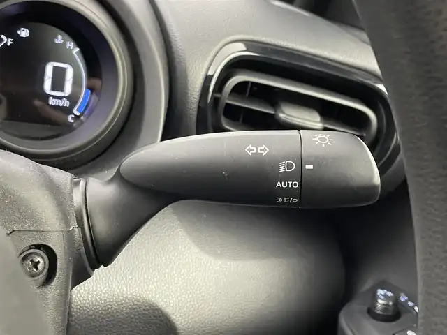 トヨタ ヤリス ハイブリッド G 埼玉県 2020(令2)年 6.1万km ホワイトパールクリスタルシャイン 純正８インチディスプレイオーディオ　パノラミックビューモニター　ＢＳＭ　ビルトインＥＴＣ２．０　前後ドライブレコーダー　セーフティセンス　レーダークルーズコントロール　オートハイビーム　ＬＥＤライト