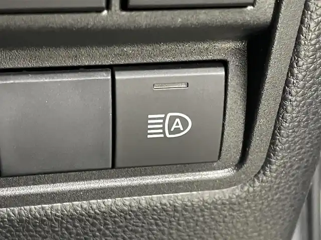 トヨタ ヤリス ハイブリッド G 埼玉県 2020(令2)年 6.1万km ホワイトパールクリスタルシャイン 純正８インチディスプレイオーディオ　パノラミックビューモニター　ＢＳＭ　ビルトインＥＴＣ２．０　前後ドライブレコーダー　セーフティセンス　レーダークルーズコントロール　オートハイビーム　ＬＥＤライト