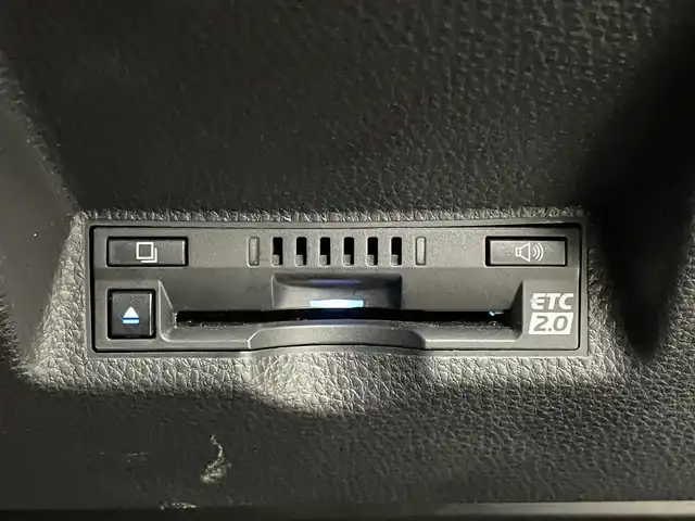 トヨタ ヤリス ハイブリッド G 埼玉県 2020(令2)年 6.1万km ホワイトパールクリスタルシャイン 純正８インチディスプレイオーディオ　パノラミックビューモニター　ＢＳＭ　ビルトインＥＴＣ２．０　前後ドライブレコーダー　セーフティセンス　レーダークルーズコントロール　オートハイビーム　ＬＥＤライト