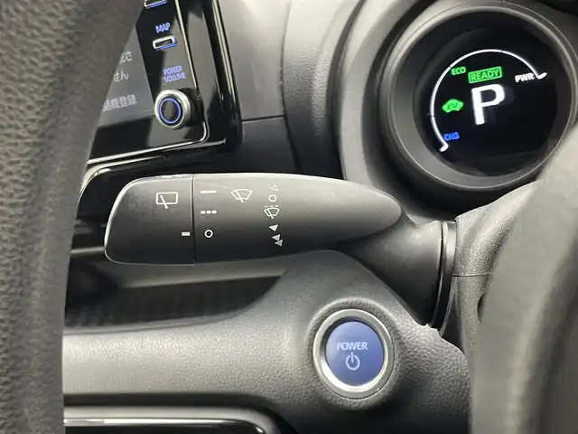 トヨタ ヤリス ハイブリッド G 埼玉県 2020(令2)年 6.1万km ホワイトパールクリスタルシャイン 純正８インチディスプレイオーディオ　パノラミックビューモニター　ＢＳＭ　ビルトインＥＴＣ２．０　前後ドライブレコーダー　セーフティセンス　レーダークルーズコントロール　オートハイビーム　ＬＥＤライト