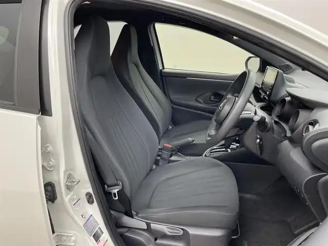 トヨタ ヤリス ハイブリッド G 埼玉県 2020(令2)年 6.1万km ホワイトパールクリスタルシャイン 純正８インチディスプレイオーディオ　パノラミックビューモニター　ＢＳＭ　ビルトインＥＴＣ２．０　前後ドライブレコーダー　セーフティセンス　レーダークルーズコントロール　オートハイビーム　ＬＥＤライト