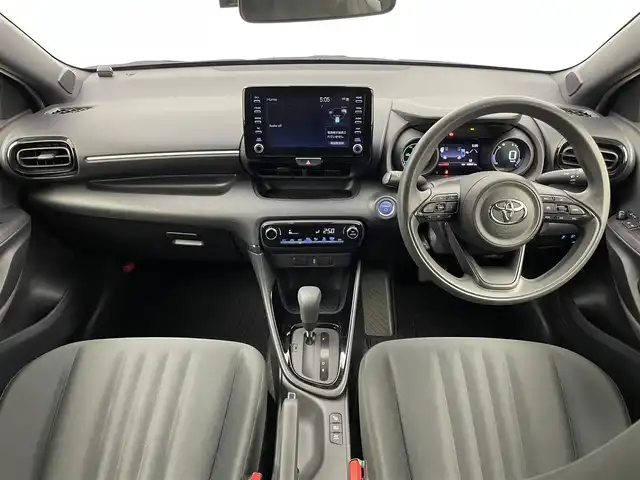 トヨタ ヤリス ハイブリッド G 埼玉県 2020(令2)年 6.1万km ホワイトパールクリスタルシャイン 純正８インチディスプレイオーディオ　パノラミックビューモニター　ＢＳＭ　ビルトインＥＴＣ２．０　前後ドライブレコーダー　セーフティセンス　レーダークルーズコントロール　オートハイビーム　ＬＥＤライト