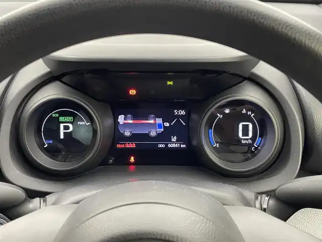 トヨタ ヤリス ハイブリッド G 埼玉県 2020(令2)年 6.1万km ホワイトパールクリスタルシャイン 純正８インチディスプレイオーディオ　パノラミックビューモニター　ＢＳＭ　ビルトインＥＴＣ２．０　前後ドライブレコーダー　セーフティセンス　レーダークルーズコントロール　オートハイビーム　ＬＥＤライト