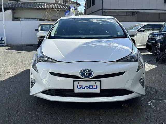 トヨタ プリウス S ツーリングセレクション 滋賀県 2016(平28)年 13.6万km スーパーホワイトⅡ (株)IDOMが運営する【じしゃロン草津店】の自社ローン対象車両になります。こちらは現金ご利用時の価格です。自社ローンご希望の方は別途その旨お申付け下さい。