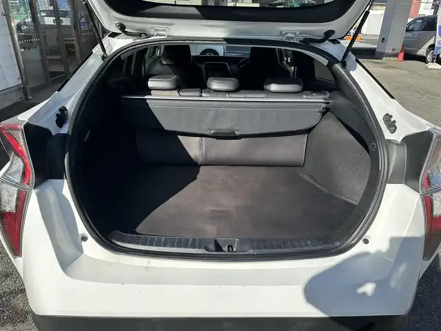 トヨタ プリウス S ツーリングセレクション 滋賀県 2016(平28)年 13.6万km スーパーホワイトⅡ (株)IDOMが運営する【じしゃロン草津店】の自社ローン対象車両になります。こちらは現金ご利用時の価格です。自社ローンご希望の方は別途その旨お申付け下さい。