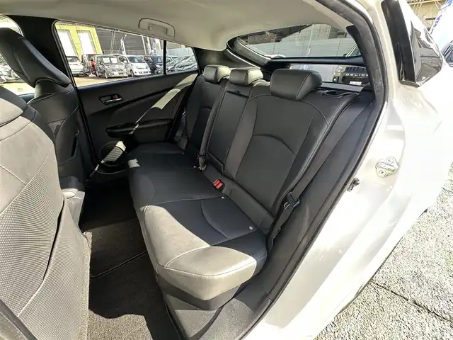 トヨタ プリウス S ツーリングセレクション 滋賀県 2016(平28)年 13.6万km スーパーホワイトⅡ (株)IDOMが運営する【じしゃロン草津店】の自社ローン対象車両になります。こちらは現金ご利用時の価格です。自社ローンご希望の方は別途その旨お申付け下さい。