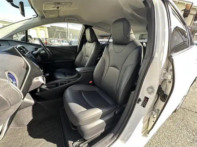 トヨタ プリウス S ツーリングセレクション 滋賀県 2016(平28)年 13.6万km スーパーホワイトⅡ (株)IDOMが運営する【じしゃロン草津店】の自社ローン対象車両になります。こちらは現金ご利用時の価格です。自社ローンご希望の方は別途その旨お申付け下さい。