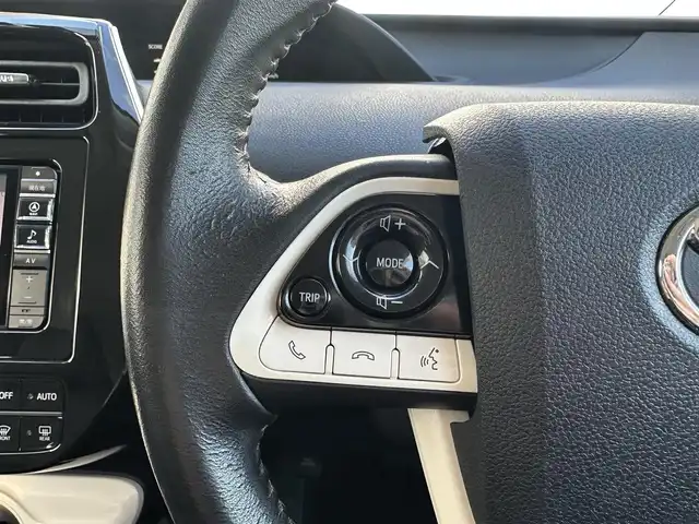 トヨタ プリウス S ツーリングセレクション 滋賀県 2016(平28)年 13.6万km スーパーホワイトⅡ (株)IDOMが運営する【じしゃロン草津店】の自社ローン対象車両になります。こちらは現金ご利用時の価格です。自社ローンご希望の方は別途その旨お申付け下さい。