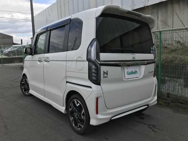 ホンダ Ｎ ＢＯＸ カスタム G L ターボ ホンダセンシング 福岡県 2017(平29)年 4万km プレミアムホワイトパールⅡ 純正ナビ/・Bluetooth/CD/DVD/・フルセグTV/パワースライドドア(両側)/バックカメラ/ビルトインETC/ドライブレコーダー(前後)/レーダークルーズコントロール/ソナーセンサー/ホンダセンシング/・衝突軽減ブレーキ/・誤発進抑制機能/・歩行者事故低減ステアリング/・先行車発進お知らせ機能/・車線維持支援システム/・オートハイビーム/・標識認識機能/ターボ/LEDヘッドランプ/本革巻きステアリング/パドルシフト/ハーフレザーシート/チップアップ機能/純正15インチアルミホイール/スマートキーシステム/プッシュエンジンスタート/禁煙車