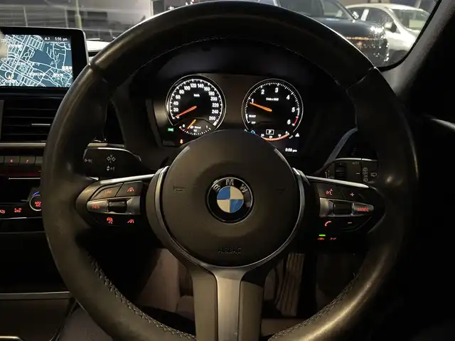 ＢＭＷ １１８ｄ Mスポーツ エディションシャドー 茨城県 2019(令1)年 2.6万km アルピンホワイトⅢ インテリジェントセーフティ/PDC/コンフォートアクセス/iDriveナビ/社外フルセグTV/前席パワーシート/前席シートヒーター/アンビエントライト/バックカメラ/ミラー一体型ETC2.0/ダークカラーLEDヘッドライト/ブラックカラー18インチ純正アルミ