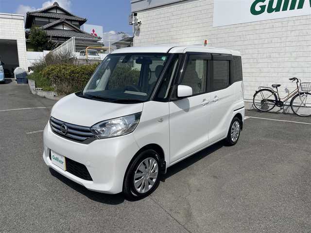 日産 デイズ ルークス X Vセレ +SeftyⅡ 神奈川県 2015(平27)年 5.6万km ホワイトパール 純正ナビ（MM114D-W）/・フルセグTV/アラウンドビューモニター/電動スライドドア/エンジンプッシュスタート/スマートキー/フロアマット/オートエアコン/スペアキー/新車時手帳、取説