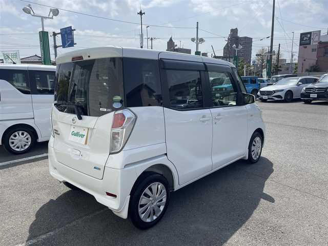 日産 デイズ ルークス X Vセレ +SeftyⅡ 神奈川県 2015(平27)年 5.6万km ホワイトパール 純正ナビ（MM114D-W）/・フルセグTV/アラウンドビューモニター/電動スライドドア/エンジンプッシュスタート/スマートキー/フロアマット/オートエアコン/スペアキー/新車時手帳、取説