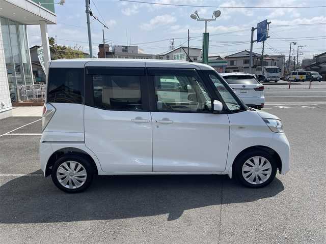 日産 デイズ ルークス X Vセレ +SeftyⅡ 神奈川県 2015(平27)年 5.6万km ホワイトパール 純正ナビ（MM114D-W）/・フルセグTV/アラウンドビューモニター/電動スライドドア/エンジンプッシュスタート/スマートキー/フロアマット/オートエアコン/スペアキー/新車時手帳、取説