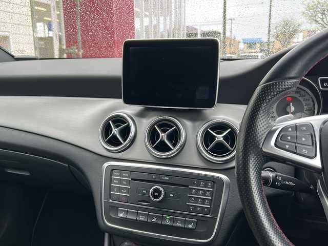 メルセデス・ベンツ ＣＬＡ１８０ Sブレイク　スポーツ 福島県 2016(平28)年 7万km カルサイトホワイト 純正ナビ　Ａｐｐｌｅ　ＣａｒＰｌａｙ　ドライブレコーダー　ＥＴＣ　ＵＳＢ端子　スペアキー有　クルーズコントロール　ＭＴモード付ＡＴ　オートライト　純正アルミホイール　スタットレスタイヤ付　寒冷地仕様