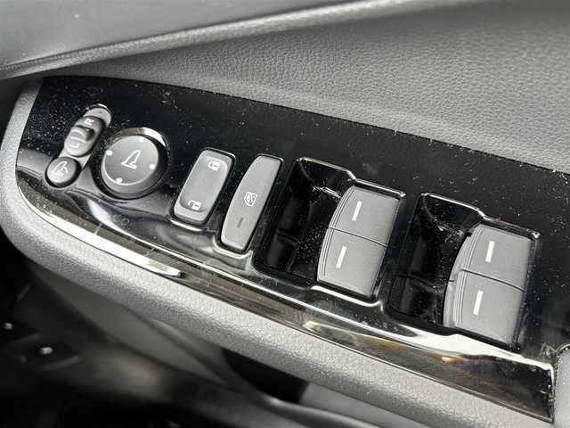 ホンダ ヴェゼル ハイブリッド e:HEV Z 福岡県 2023(令5)年 1.2万km プラチナホワイトパール ホンダセンシング/盗難防止/コーナーセンサー/エアバッグ　/カーテンエアバッグ/パーキングアシスト/ドラレコ/バッグカメラ　/SDナビ/BT/フルセグTV/純正フロアマット/純正アルミホイール/プッシュスタート/スマートキー/ETC2.0/オートライト/LED/フルフラット/チップアップシート/USB
