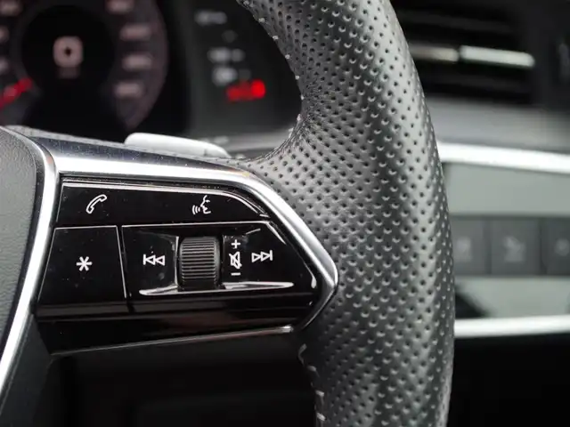 アウディ Ａ７ SB 40TDIクワトロ Sライン 埼玉県 2020(令2)年 5万km グレイシアホワイトメタリック ブラックレザーシート /アダプティブクルーズコントロール /バーチャルコックピット /マトリクスLED /CarPlay /パークセンサー /ブラインドスポットモニター /全周囲カメラ /ETC /ドラレコ /フルセグTV /OP21インチAW/前席シートーヒーター
