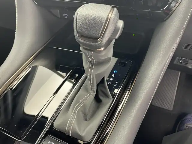 トヨタ アルファードハイブリット Z 滋賀県 2025(令7)年 0.4万km ブラック 禁煙車/純正ナビ/（Miracast/Bluetooth/USB/HDMI/フルセグTV）/パノラミックビューモニター/純正フリップダウンモニター/ツインムーンルーフ/ビルトインETC/デジタルインナーミラー/パワーバックドア/両側電動スライドドア/プリクラッシュセーフティー/レーンディパーチャーアラート/プロアクティブドライビングアシスト/ロードサインアシスト/リヤクロストラフィックアラート/ブラインドスポットモニター/パーキングサポートブレーキ/後方車両接近告知/クリアランスソナー/安心降車アシスト/レザーシート/パワーシート/シートヒーター/ベンチレーション/D席シートメモリー/LEDヘッドライト/フォグランプ/オートヘッドライト/オートマチックハイビーム/革巻きステアリング/レーダークルーズコントロール/ステアリングヒーター/ステアリングリモコン/電動パーキングブレーキ/オートホールドブレーキ/USB充電/置くだけ充電/スペアキー/純正アルミホイール/純正ドアバイザー/AC100V/リアロールサンシェイド
