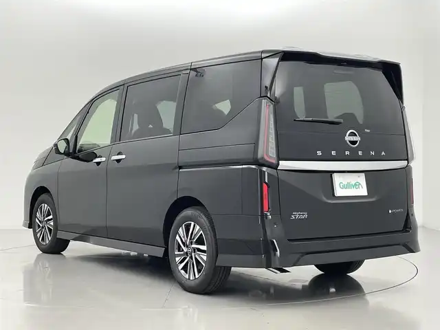 日産 セレナ e－パワー ハイウェイスター V 熊本県 2025(令7)年 0.1万km未満 ダイヤモンドブラック 登録済未使用車/純正１２．３インチナビ（BT・フルセグ・USB・HDMI）/全周囲カメラ　/純正前方ドライブレコーダー　/ビルトインＥＴＣ２．０　/レーダークルーズコントロール/両側パワースライドドア　/前後クリアランスソナー/プロパイロット/インテリジェントエマージェンシーブレーキ/ヒルスタートアシスト/前方衝突予測警報/衝突回避ステアリングアシスト/車線逸脱防止支援システム/車線逸脱警報/後退時車両検知警報/ふらつき警報機能/踏み間違い衝突防止アシスト/標識認識機能/車両接近通報装置/横滑り防止/ブラインドスポットモニター/置くだけ充電/純正１６インチAW/オートライト/オートマチックハイビーム/LEDヘッドライト/フォグライト/スマートキー/プッシュスタート/スペアキー1本
