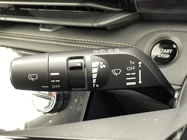 日産 セレナ e－パワー ハイウェイスター V 熊本県 2025(令7)年 0.1万km未満 ダイヤモンドブラック 登録済未使用車/純正１２．３インチナビ（BT・フルセグ・USB・HDMI）/全周囲カメラ　/純正前方ドライブレコーダー　/ビルトインＥＴＣ２．０　/レーダークルーズコントロール/両側パワースライドドア　/前後クリアランスソナー/プロパイロット/インテリジェントエマージェンシーブレーキ/ヒルスタートアシスト/前方衝突予測警報/衝突回避ステアリングアシスト/車線逸脱防止支援システム/車線逸脱警報/後退時車両検知警報/ふらつき警報機能/踏み間違い衝突防止アシスト/標識認識機能/車両接近通報装置/横滑り防止/ブラインドスポットモニター/置くだけ充電/純正１６インチAW/オートライト/オートマチックハイビーム/LEDヘッドライト/フォグライト/スマートキー/プッシュスタート/スペアキー1本