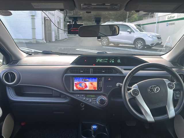 トヨタ アクア G 茨城県 2012(平24)年 12.2万km グレーメタリック ワンセクTVナビ（CN-RA05WD）/（Bluetooth/iPod/USB）/純正15インチアルミホイール/純正フロアマット/シートヒーター/ドライブレコーダー/ETC/スマートキー/保証書/取説書