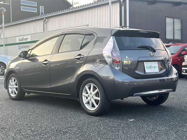 トヨタ アクア G 茨城県 2012(平24)年 12.2万km グレーメタリック ワンセクTVナビ（CN-RA05WD）/（Bluetooth/iPod/USB）/純正15インチアルミホイール/純正フロアマット/シートヒーター/ドライブレコーダー/ETC/スマートキー/保証書/取説書