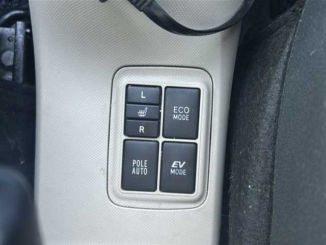 トヨタ アクア G 茨城県 2012(平24)年 12.2万km グレーメタリック ワンセクTVナビ（CN-RA05WD）/（Bluetooth/iPod/USB）/純正15インチアルミホイール/純正フロアマット/シートヒーター/ドライブレコーダー/ETC/スマートキー/保証書/取説書