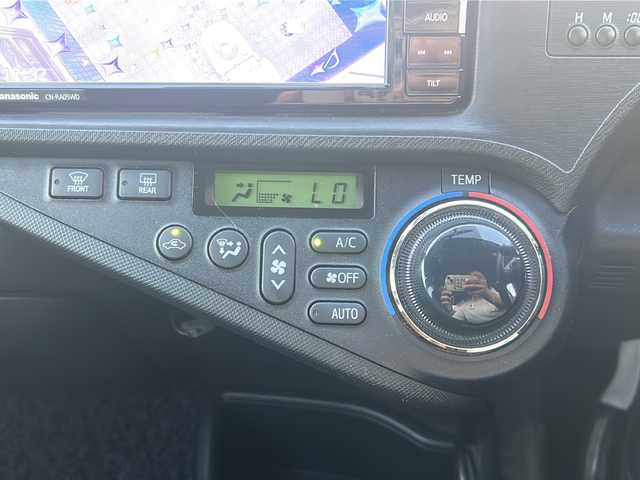 トヨタ アクア G 茨城県 2012(平24)年 12.2万km グレーメタリック ワンセクTVナビ（CN-RA05WD）/（Bluetooth/iPod/USB）/純正15インチアルミホイール/純正フロアマット/シートヒーター/ドライブレコーダー/ETC/スマートキー/保証書/取説書