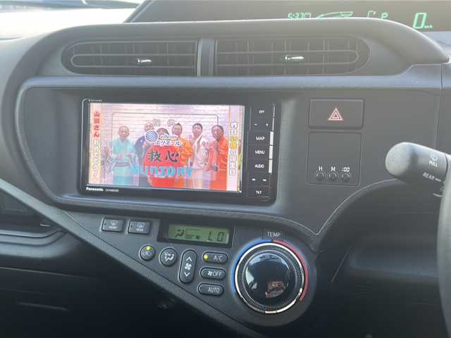 トヨタ アクア G 茨城県 2012(平24)年 12.2万km グレーメタリック ワンセクTVナビ（CN-RA05WD）/（Bluetooth/iPod/USB）/純正15インチアルミホイール/純正フロアマット/シートヒーター/ドライブレコーダー/ETC/スマートキー/保証書/取説書