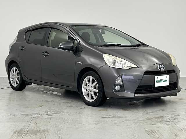 トヨタ アクア G 茨城県 2012(平24)年 12.2万km グレーメタリック ワンセクTVナビ（CN-RA05WD）/（Bluetooth/iPod/USB）/純正15インチアルミホイール/純正フロアマット/シートヒーター/ドライブレコーダー/ETC/スマートキー/保証書/取説書