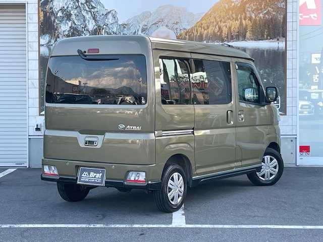 ダイハツ アトレー バン RS 長野県 2024(令6)年 4.7万km オフビートカーキM 4WDターボオートマ/両側パワースライドドア/シートカバー/ウッド調コンビステアリング/9インチディスプレイオーディオ/Bluetooth/フルセグTV/バックカメラ/ETC/ドライブレコーダー/アイドリングストップ/コーナーセンサー/衝突被害軽減システム/横滑り防止/追従機能付きクルーズコントロール/オートマチックハイビーム/純正ホイール/ドアバイザー/フロアマット/スマートキー/プッシュスタート/スペアキー１本/保証書/取扱説明書