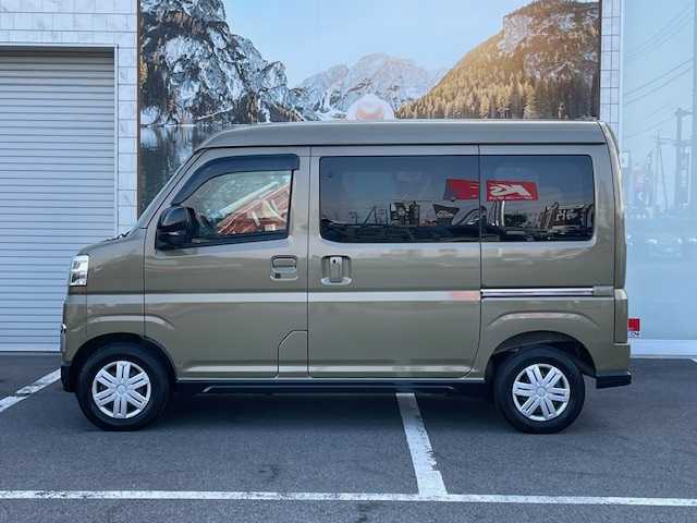 ダイハツ アトレー バン RS 長野県 2024(令6)年 4.7万km オフビートカーキM 4WDターボオートマ/両側パワースライドドア/シートカバー/ウッド調コンビステアリング/9インチディスプレイオーディオ/Bluetooth/フルセグTV/バックカメラ/ETC/ドライブレコーダー/アイドリングストップ/コーナーセンサー/衝突被害軽減システム/横滑り防止/追従機能付きクルーズコントロール/オートマチックハイビーム/純正ホイール/ドアバイザー/フロアマット/スマートキー/プッシュスタート/スペアキー１本/保証書/取扱説明書