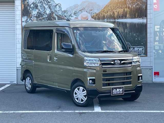 ダイハツ アトレー バン RS 長野県 2024(令6)年 4.7万km オフビートカーキM 4WDターボオートマ/両側パワースライドドア/シートカバー/ウッド調コンビステアリング/9インチディスプレイオーディオ/Bluetooth/フルセグTV/バックカメラ/ETC/ドライブレコーダー/アイドリングストップ/コーナーセンサー/衝突被害軽減システム/横滑り防止/追従機能付きクルーズコントロール/オートマチックハイビーム/純正ホイール/ドアバイザー/フロアマット/スマートキー/プッシュスタート/スペアキー１本/保証書/取扱説明書