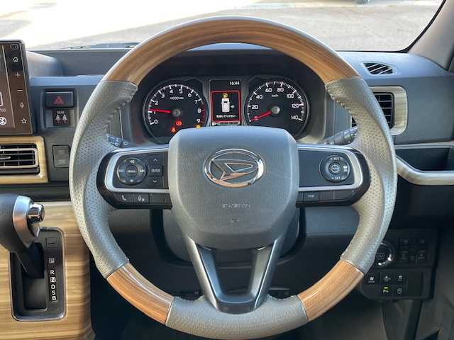 ダイハツ アトレー バン RS 長野県 2024(令6)年 4.7万km オフビートカーキM 4WDターボオートマ/両側パワースライドドア/シートカバー/ウッド調コンビステアリング/9インチディスプレイオーディオ/Bluetooth/フルセグTV/バックカメラ/ETC/ドライブレコーダー/アイドリングストップ/コーナーセンサー/衝突被害軽減システム/横滑り防止/追従機能付きクルーズコントロール/オートマチックハイビーム/純正ホイール/ドアバイザー/フロアマット/スマートキー/プッシュスタート/スペアキー１本/保証書/取扱説明書