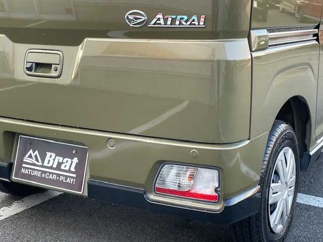 ダイハツ アトレー バン RS 長野県 2024(令6)年 4.7万km オフビートカーキM 4WDターボオートマ/両側パワースライドドア/シートカバー/ウッド調コンビステアリング/9インチディスプレイオーディオ/Bluetooth/フルセグTV/バックカメラ/ETC/ドライブレコーダー/アイドリングストップ/コーナーセンサー/衝突被害軽減システム/横滑り防止/追従機能付きクルーズコントロール/オートマチックハイビーム/純正ホイール/ドアバイザー/フロアマット/スマートキー/プッシュスタート/スペアキー１本/保証書/取扱説明書