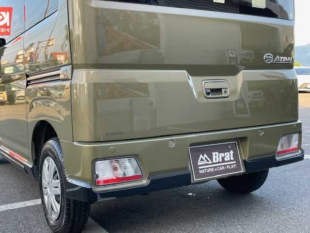 ダイハツ アトレー バン RS 長野県 2024(令6)年 4.7万km オフビートカーキM 4WDターボオートマ/両側パワースライドドア/シートカバー/ウッド調コンビステアリング/9インチディスプレイオーディオ/Bluetooth/フルセグTV/バックカメラ/ETC/ドライブレコーダー/アイドリングストップ/コーナーセンサー/衝突被害軽減システム/横滑り防止/追従機能付きクルーズコントロール/オートマチックハイビーム/純正ホイール/ドアバイザー/フロアマット/スマートキー/プッシュスタート/スペアキー１本/保証書/取扱説明書