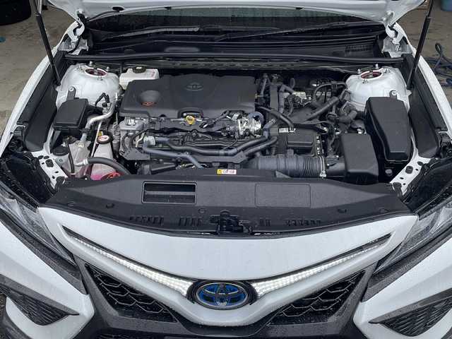 トヨタ カムリ WS 岐阜県 2022(令4)年 3.1万km アティチュードブラックマイカ/プラチナホワイトパールマイカ 禁煙車/純正ディスプレイオーディオ/AM/FM/USB/BT/Mira cast/トヨタセーフティセンス/クリアランスソナー/バックカメラ/プリクラッシュセーフティ/レーンキープアシスト/ブラインドスポットモニター/オートライト/オートハイビーム/LEDヘッドライト/レーダークルーズコントロール/ハーフレザーシート/シートヒーター/パワーシート/パワーバックドア/電動チルトステアリング/ドライブレコーダー/電動チルトステアリング/スマートキー/ドライブレコーダー/ブラック＆パールツートンカラー/フルエアロ/WORK19インチアルミホイール/BLITZ車高調/BLITZ4本出しマフラー/イルミスカッフプレート/純正サスペンション・1部純正パーツ積込