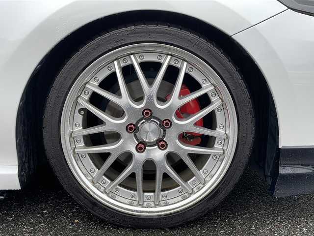 トヨタ カムリ WS 岐阜県 2022(令4)年 3.1万km アティチュードブラックマイカ/プラチナホワイトパールマイカ 禁煙車/純正ディスプレイオーディオ/AM/FM/USB/BT/Mira cast/トヨタセーフティセンス/クリアランスソナー/バックカメラ/プリクラッシュセーフティ/レーンキープアシスト/ブラインドスポットモニター/オートライト/オートハイビーム/LEDヘッドライト/レーダークルーズコントロール/ハーフレザーシート/シートヒーター/パワーシート/パワーバックドア/電動チルトステアリング/ドライブレコーダー/電動チルトステアリング/スマートキー/ドライブレコーダー/ブラック＆パールツートンカラー/フルエアロ/WORK19インチアルミホイール/BLITZ車高調/BLITZ4本出しマフラー/イルミスカッフプレート/純正サスペンション・1部純正パーツ積込