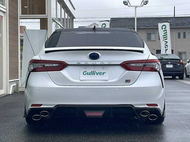 トヨタ カムリ WS 岐阜県 2022(令4)年 3.1万km アティチュードブラックマイカ/プラチナホワイトパールマイカ 禁煙車/純正ディスプレイオーディオ/AM/FM/USB/BT/Mira cast/トヨタセーフティセンス/クリアランスソナー/バックカメラ/プリクラッシュセーフティ/レーンキープアシスト/ブラインドスポットモニター/オートライト/オートハイビーム/LEDヘッドライト/レーダークルーズコントロール/ハーフレザーシート/シートヒーター/パワーシート/パワーバックドア/電動チルトステアリング/ドライブレコーダー/電動チルトステアリング/スマートキー/ドライブレコーダー/ブラック＆パールツートンカラー/フルエアロ/WORK19インチアルミホイール/BLITZ車高調/BLITZ4本出しマフラー/イルミスカッフプレート/純正サスペンション・1部純正パーツ積込