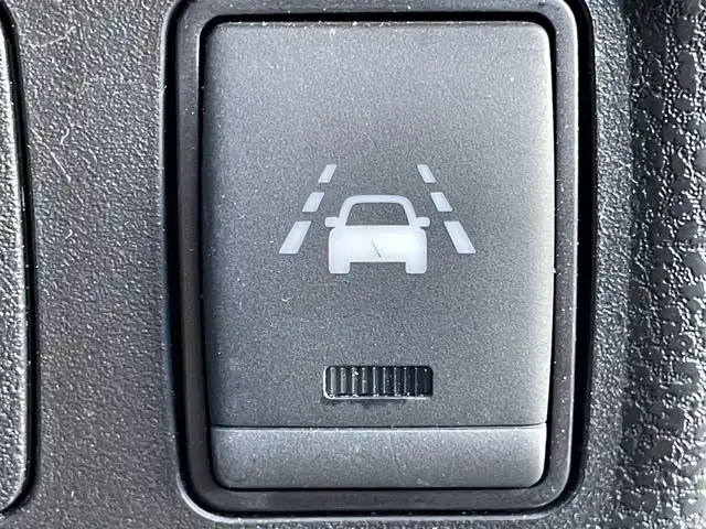 日産 ノート e－パワー X 群馬県 2018(平30)年 4.1万km アルティメイトメタルシルバー 純正ＳＤナビ　/フルセグ　/Ｂｌｕｅｔｏｏｔｈ　/前方ドライブレコーダー　/前後コーナーセンサー　/ヒーターミラ　/パワーステアリング　/ＬＥＤヘッドライト　/純正フロアマット　/電動格納ミラー　/ステアリングスイッチ