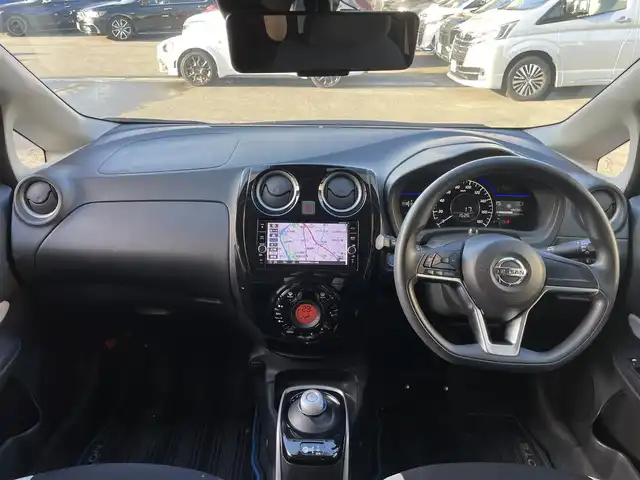 日産 ノート e－パワー X 群馬県 2018(平30)年 4.1万km アルティメイトメタルシルバー 純正ＳＤナビ　/フルセグ　/Ｂｌｕｅｔｏｏｔｈ　/前方ドライブレコーダー　/前後コーナーセンサー　/ヒーターミラ　/パワーステアリング　/ＬＥＤヘッドライト　/純正フロアマット　/電動格納ミラー　/ステアリングスイッチ