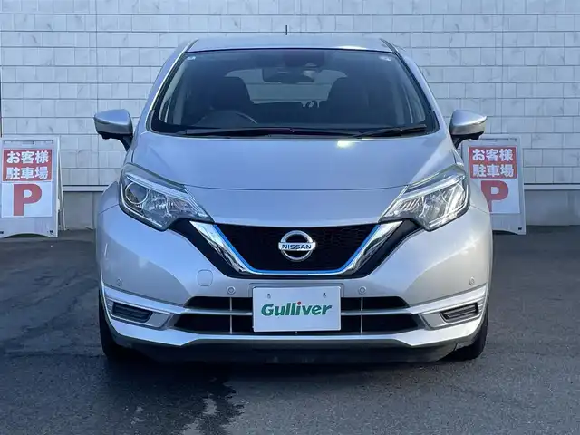 日産 ノート e－パワー X 群馬県 2018(平30)年 4.1万km アルティメイトメタルシルバー 純正ＳＤナビ　/フルセグ　/Ｂｌｕｅｔｏｏｔｈ　/前方ドライブレコーダー　/前後コーナーセンサー　/ヒーターミラ　/パワーステアリング　/ＬＥＤヘッドライト　/純正フロアマット　/電動格納ミラー　/ステアリングスイッチ