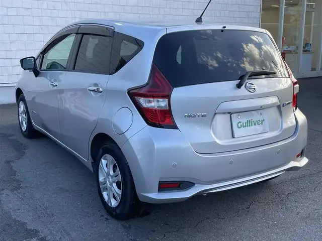 日産 ノート e－パワー X 群馬県 2018(平30)年 4.1万km アルティメイトメタルシルバー 純正ＳＤナビ　/フルセグ　/Ｂｌｕｅｔｏｏｔｈ　/前方ドライブレコーダー　/前後コーナーセンサー　/ヒーターミラ　/パワーステアリング　/ＬＥＤヘッドライト　/純正フロアマット　/電動格納ミラー　/ステアリングスイッチ