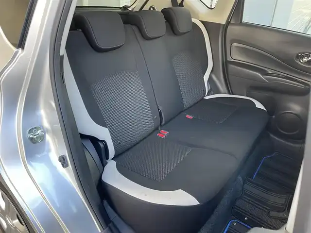 日産 ノート e－パワー X 群馬県 2018(平30)年 4.1万km アルティメイトメタルシルバー 純正ＳＤナビ　/フルセグ　/Ｂｌｕｅｔｏｏｔｈ　/前方ドライブレコーダー　/前後コーナーセンサー　/ヒーターミラ　/パワーステアリング　/ＬＥＤヘッドライト　/純正フロアマット　/電動格納ミラー　/ステアリングスイッチ