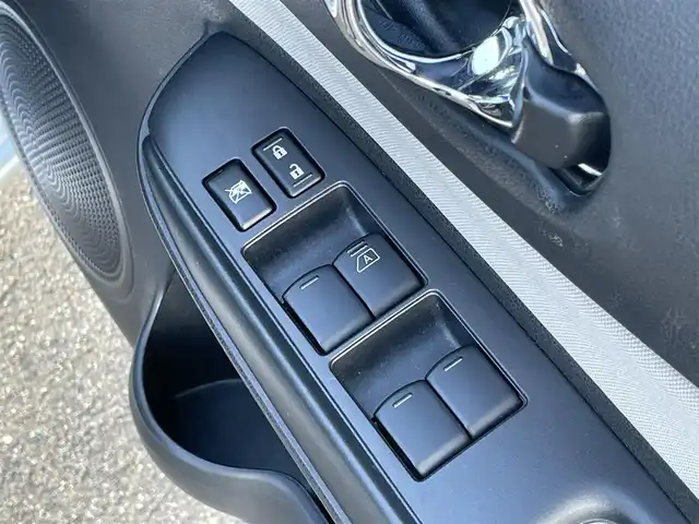 日産 ノート e－パワー X 群馬県 2018(平30)年 4.1万km アルティメイトメタルシルバー 純正ＳＤナビ　/フルセグ　/Ｂｌｕｅｔｏｏｔｈ　/前方ドライブレコーダー　/前後コーナーセンサー　/ヒーターミラ　/パワーステアリング　/ＬＥＤヘッドライト　/純正フロアマット　/電動格納ミラー　/ステアリングスイッチ