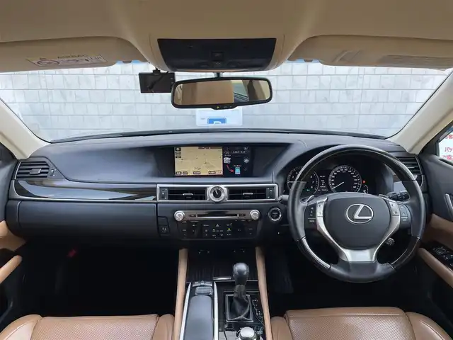 レクサス ＧＳ 450h バージョンL 愛知県 2014(平26)年 7.5万km ソニックチタニウム ・レクサス純正メモリーナビ/・フルセグテレビ/・CD/DVD/Blu-ray再生機能/・ミュージックサーバー(SD録音)/・Bluetooth/AUX/USB接続機能/・バックカメラ/・DSRC（旧ETC2.0）/・本革シート/・パワーシート（運転席・運転席）/・シートヒーター（運転席・運転席）/・シートベンチレーション（運転席・運転席）/・オットマン（運転席・運転席）/・電動リアゲート/・純正フロアマット/・純正１８インチアルミホイール/・純正LEDヘッドライト/・オートライト/・コーナーセンサー/・ブラインドスポットモニター/・電動パーキングブレーキ/・ブレーキホールド/・MTモード付CVT/・パドルシフト
