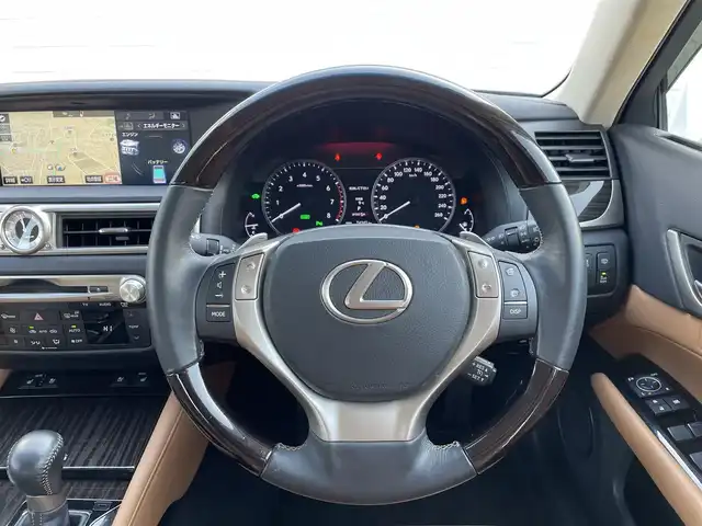 レクサス ＧＳ 450h バージョンL 愛知県 2014(平26)年 7.5万km ソニックチタニウム ・レクサス純正メモリーナビ/・フルセグテレビ/・CD/DVD/Blu-ray再生機能/・ミュージックサーバー(SD録音)/・Bluetooth/AUX/USB接続機能/・バックカメラ/・DSRC（旧ETC2.0）/・本革シート/・パワーシート（運転席・運転席）/・シートヒーター（運転席・運転席）/・シートベンチレーション（運転席・運転席）/・オットマン（運転席・運転席）/・電動リアゲート/・純正フロアマット/・純正１８インチアルミホイール/・純正LEDヘッドライト/・オートライト/・コーナーセンサー/・ブラインドスポットモニター/・電動パーキングブレーキ/・ブレーキホールド/・MTモード付CVT/・パドルシフト