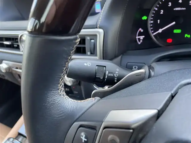 レクサス ＧＳ 450h バージョンL 愛知県 2014(平26)年 7.5万km ソニックチタニウム ・レクサス純正メモリーナビ/・フルセグテレビ/・CD/DVD/Blu-ray再生機能/・ミュージックサーバー(SD録音)/・Bluetooth/AUX/USB接続機能/・バックカメラ/・DSRC（旧ETC2.0）/・本革シート/・パワーシート（運転席・運転席）/・シートヒーター（運転席・運転席）/・シートベンチレーション（運転席・運転席）/・オットマン（運転席・運転席）/・電動リアゲート/・純正フロアマット/・純正１８インチアルミホイール/・純正LEDヘッドライト/・オートライト/・コーナーセンサー/・ブラインドスポットモニター/・電動パーキングブレーキ/・ブレーキホールド/・MTモード付CVT/・パドルシフト